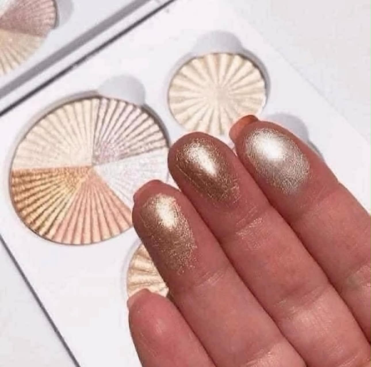 OFRA Signature Highlighter Palette - #OFRAglow - Image 4
